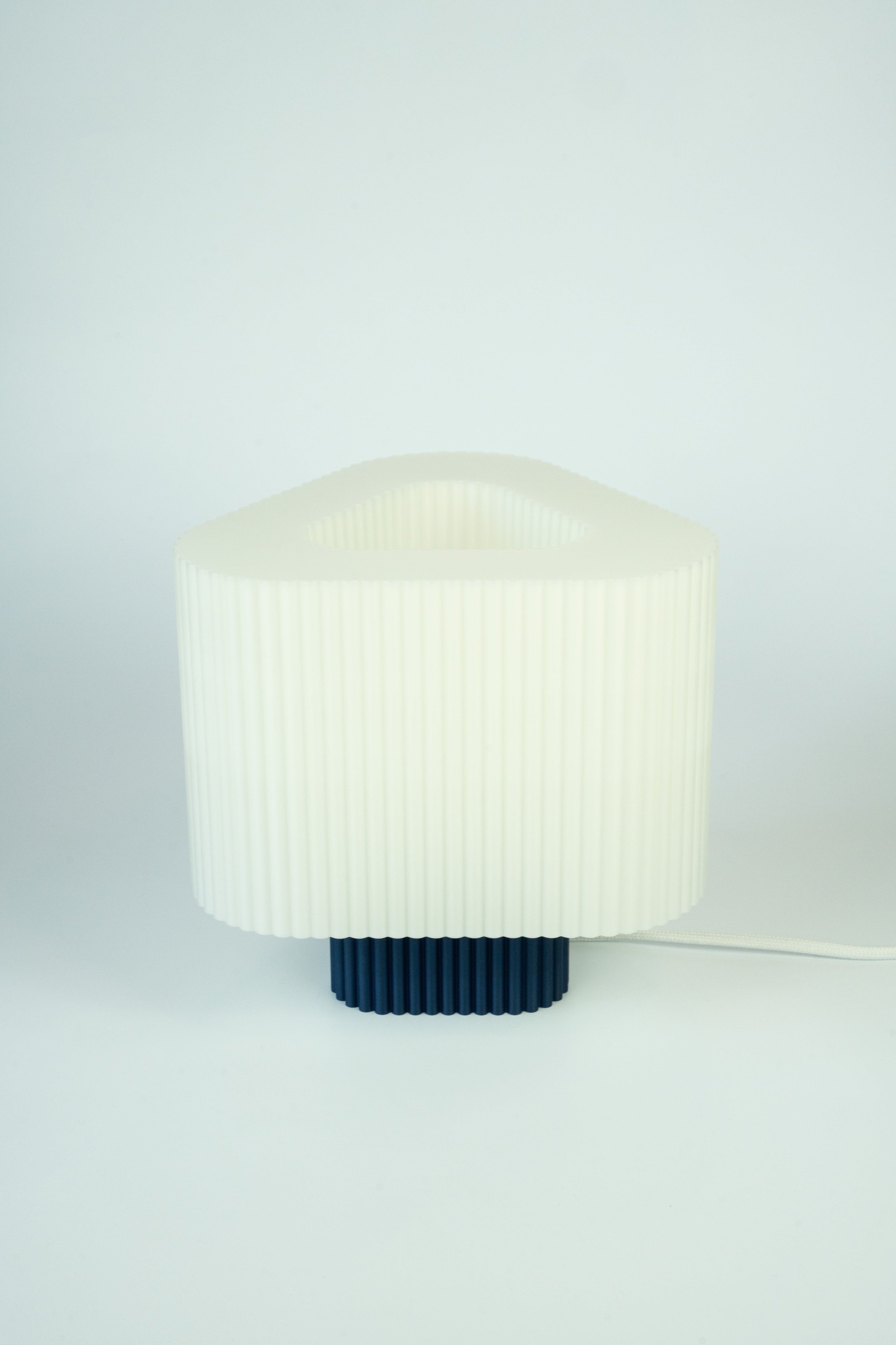 Triola Lampe Deep Sea Blue – Regular