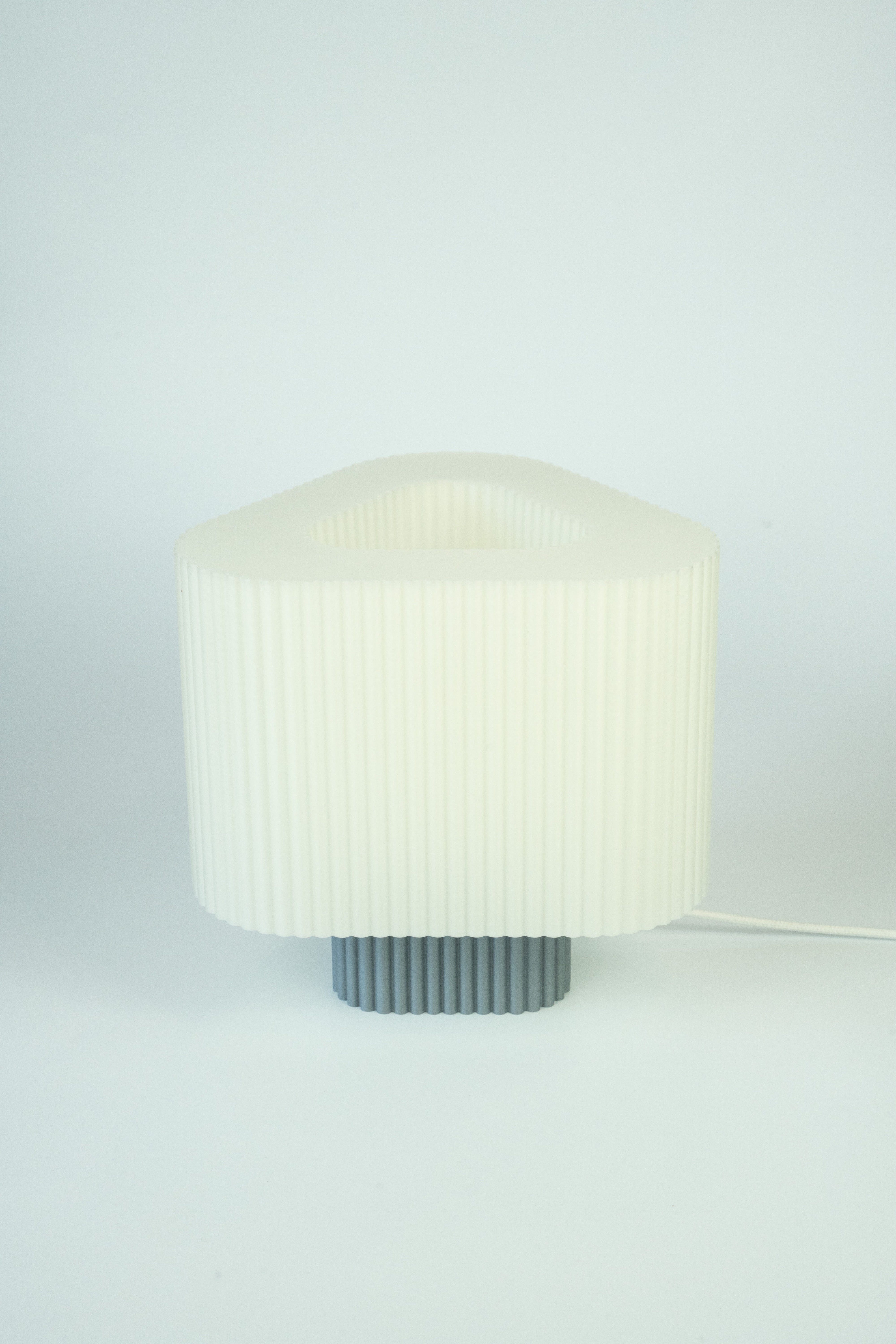 Triola Lampe Ash Grey – Regular