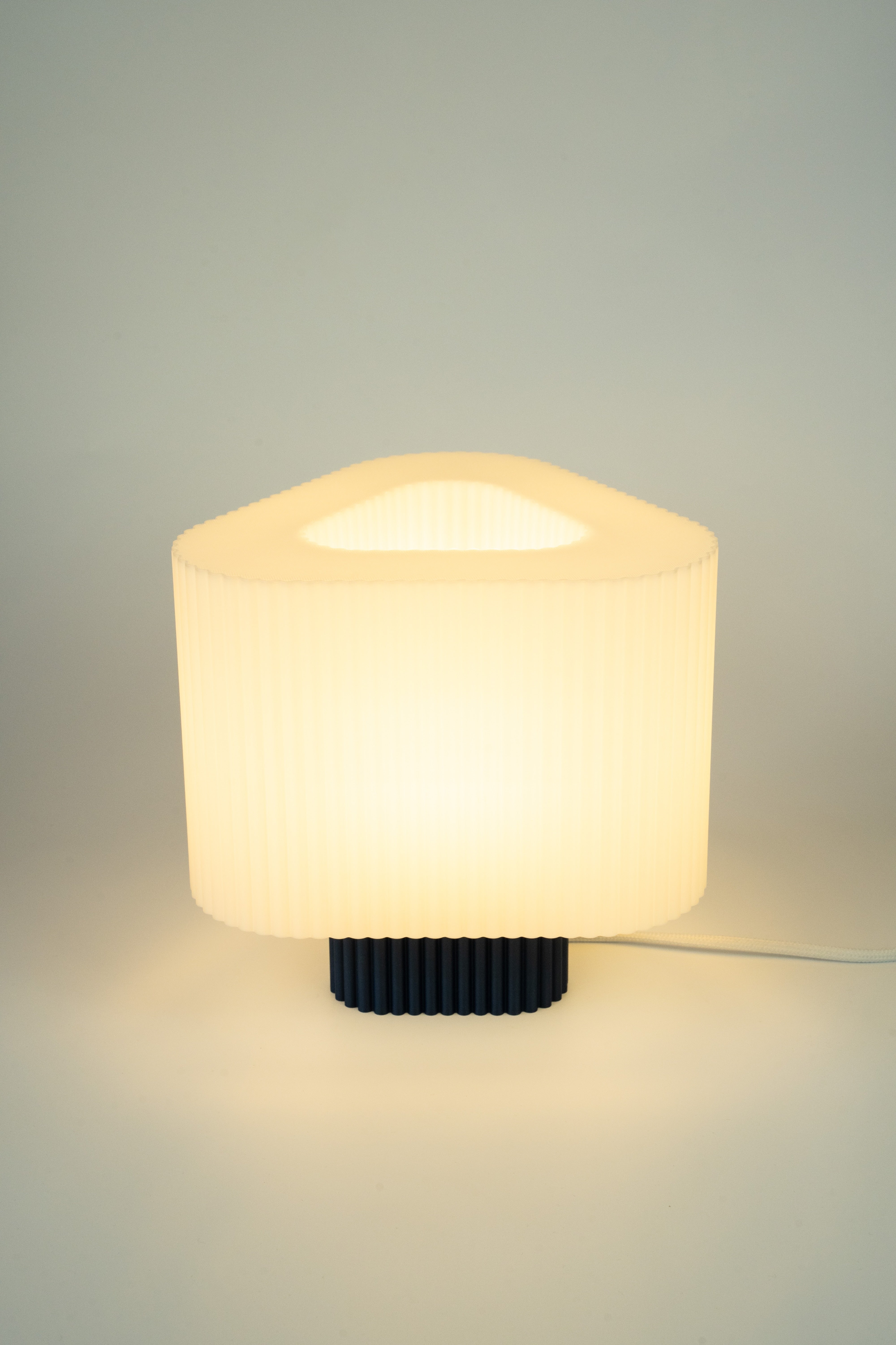 Triola Lampe Deep Sea Blue – Regular