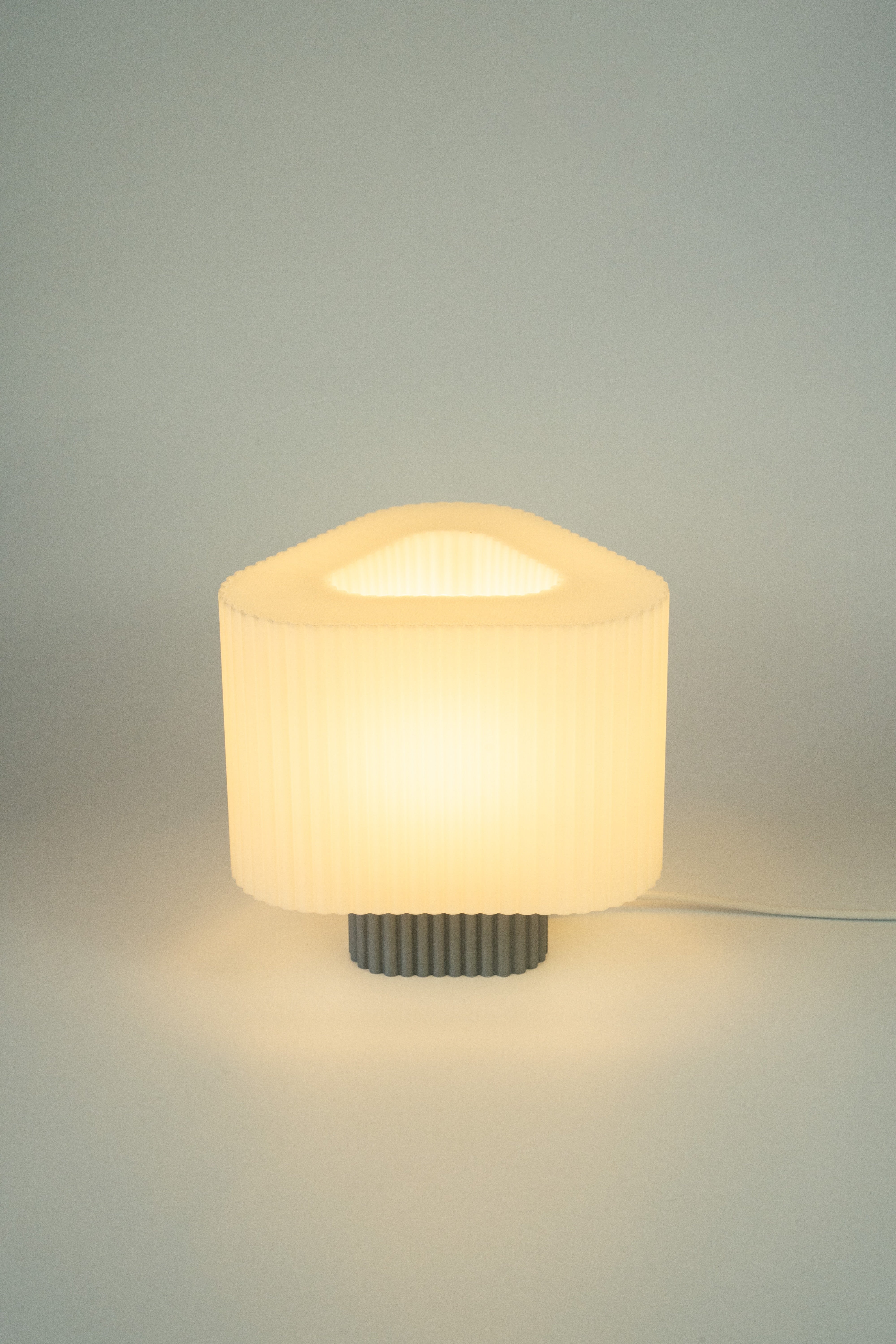 Triola Lampe Ash Grey – Small