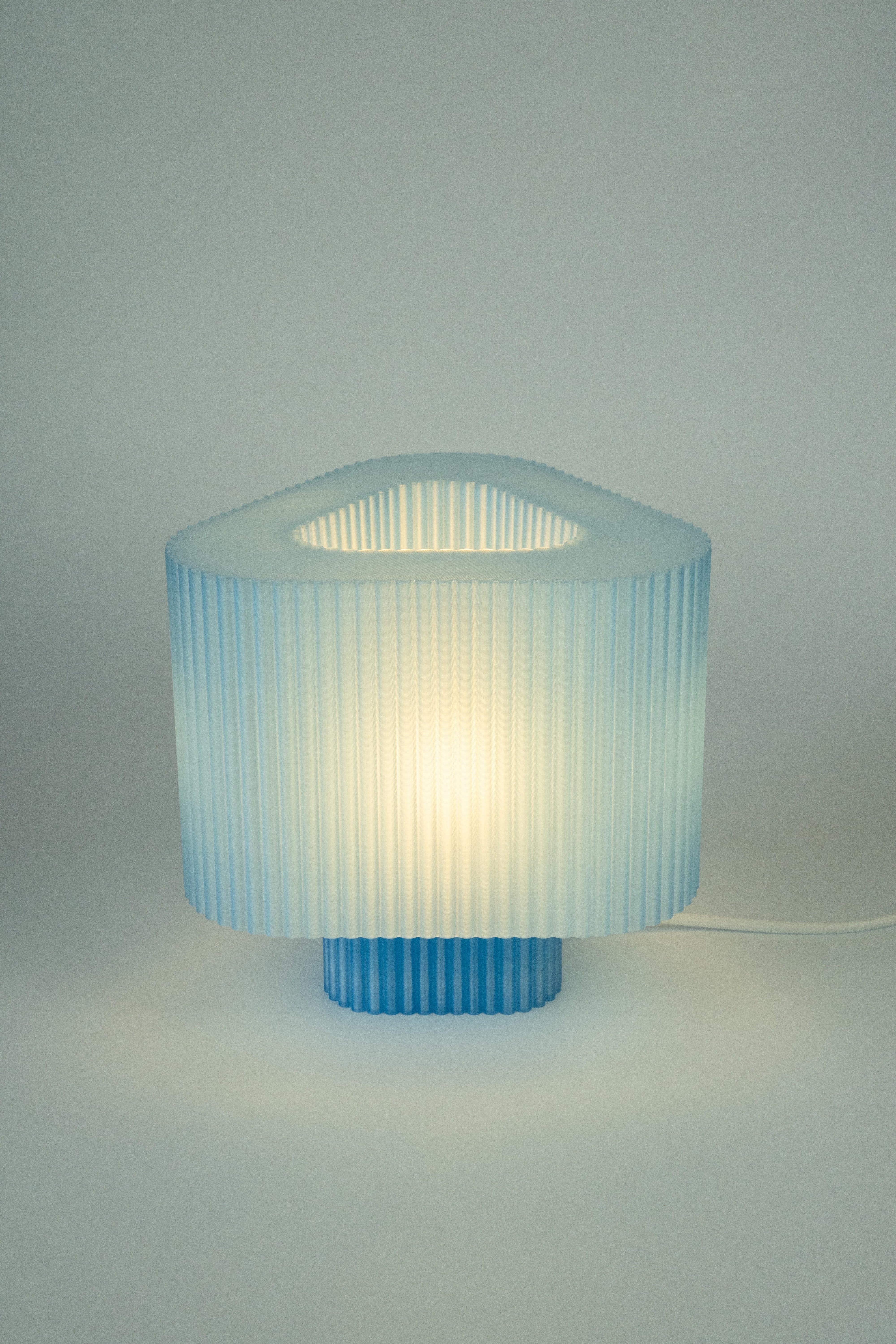 Triola Lampe Ice Blue – Regular